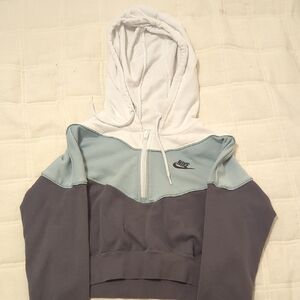 Nike Colorblock Cropped Half-Zip Hoodie in White, Light Blue & Charcoal